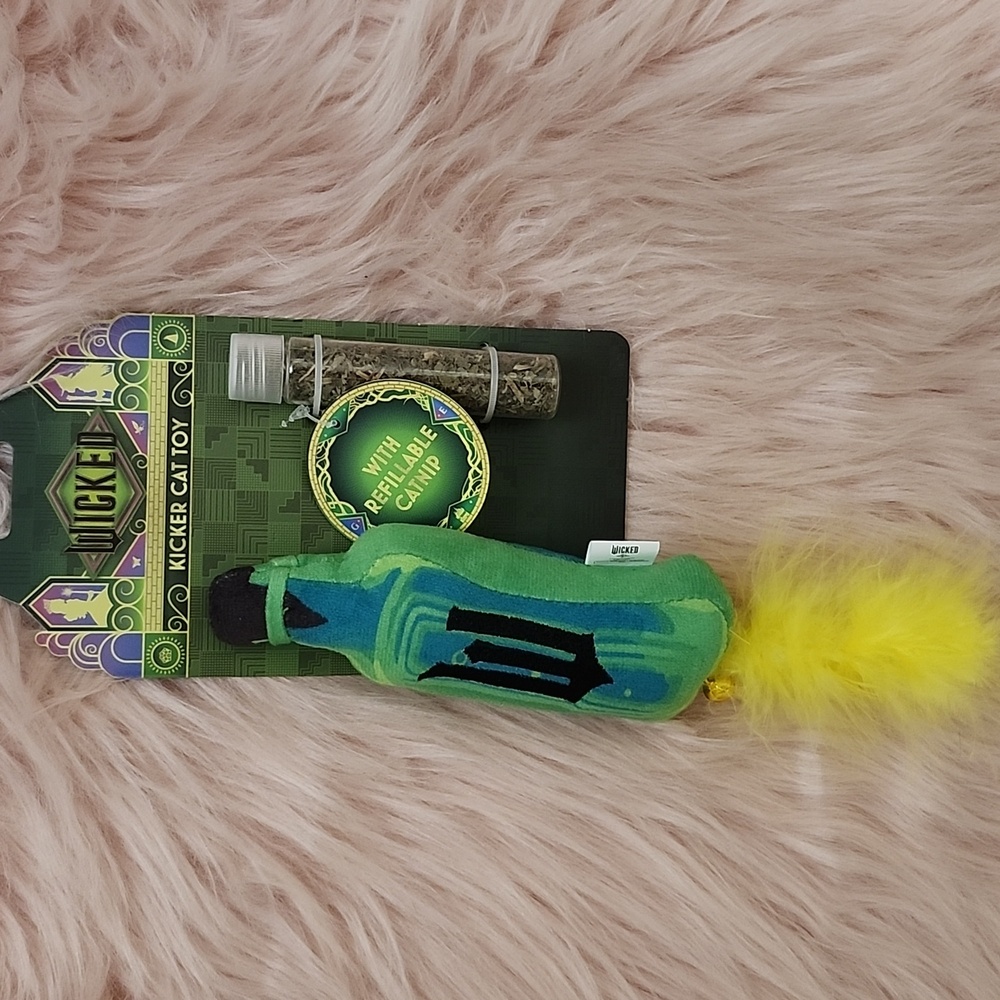 Brand New WICKED KICKER W/REFILLABLE CATNIP CAT TOY